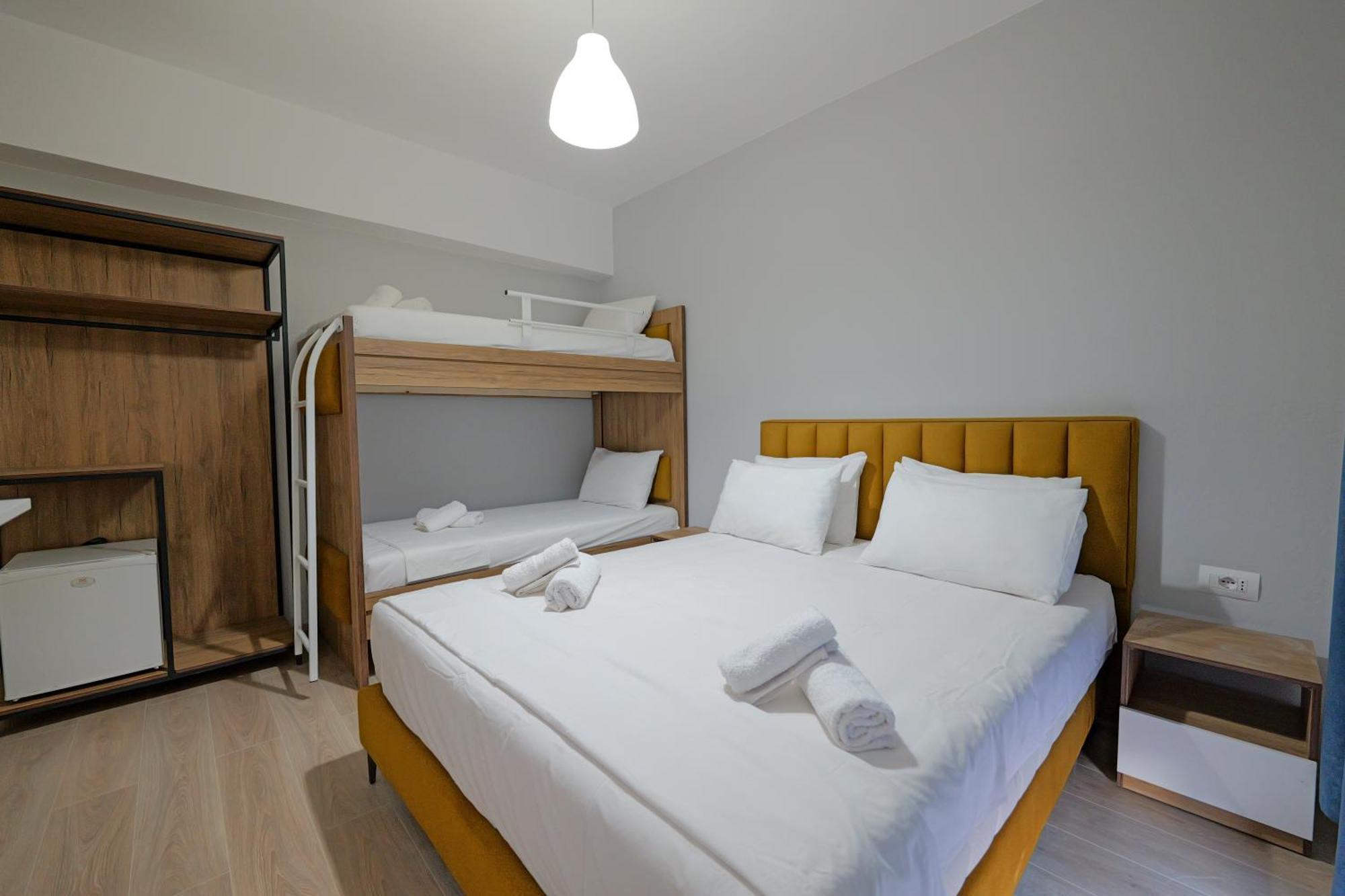 Hotel Holiday Sarande Exterior photo